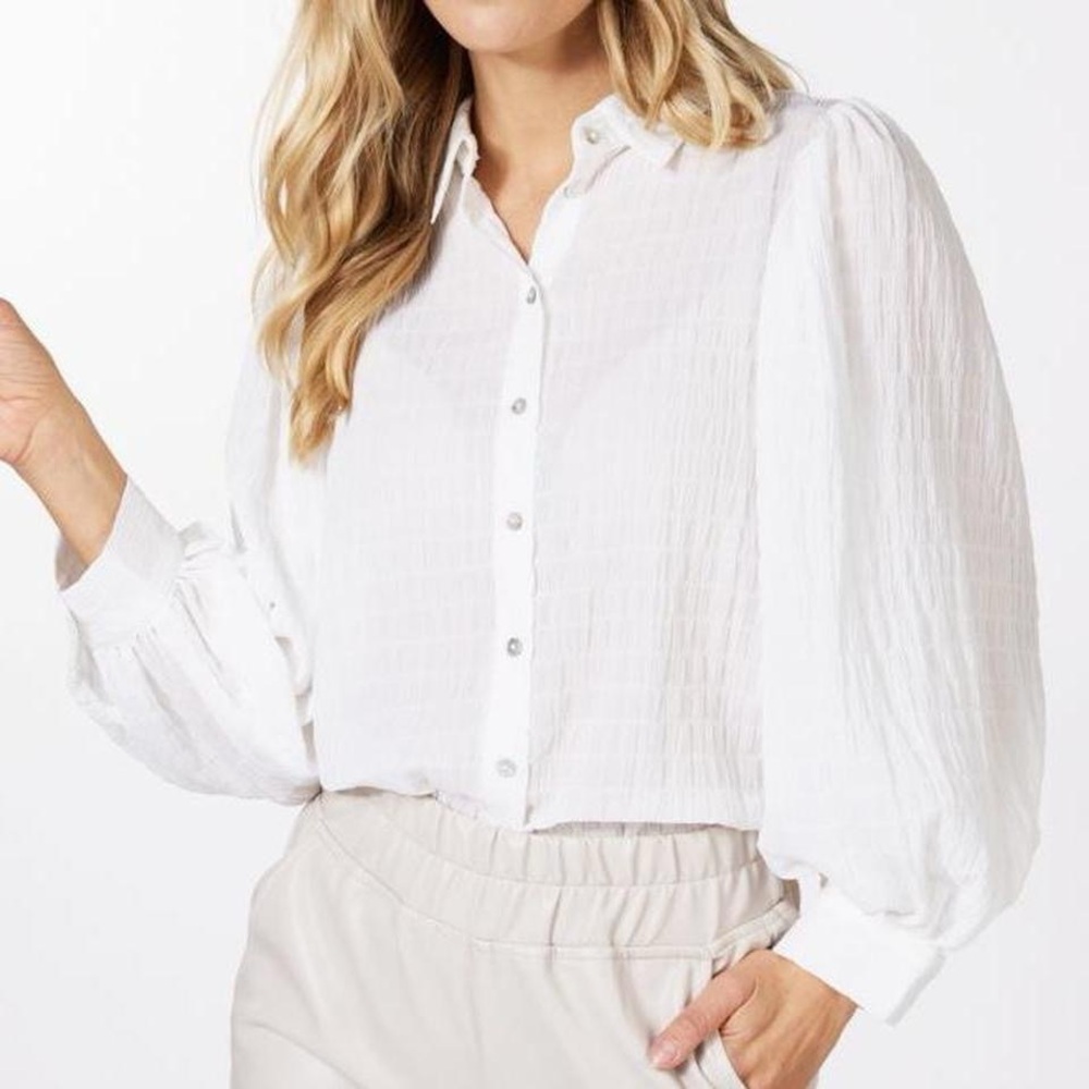Size 6 ESQUALO Seersucker Button Up Blouse in white